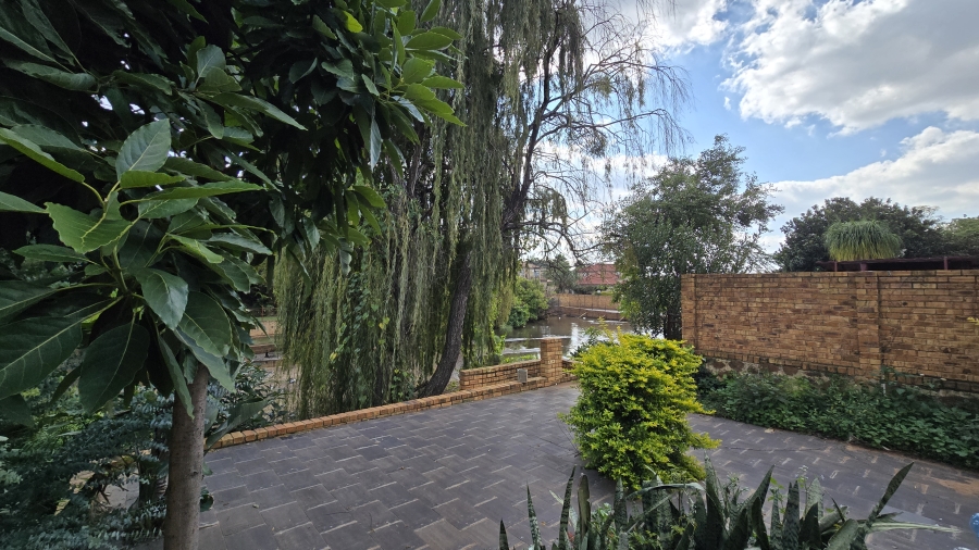 2 Bedroom Property for Sale in Safari Gardens North West